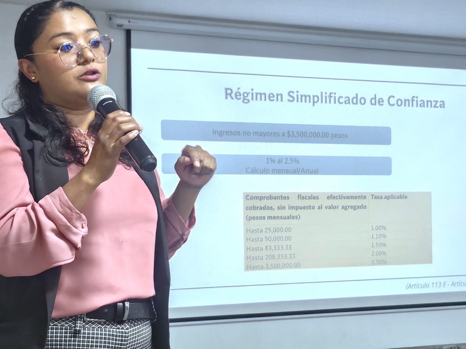 Ofrece Autorrealización UATx capacitación sobre obligaciones fiscales de personas físicas